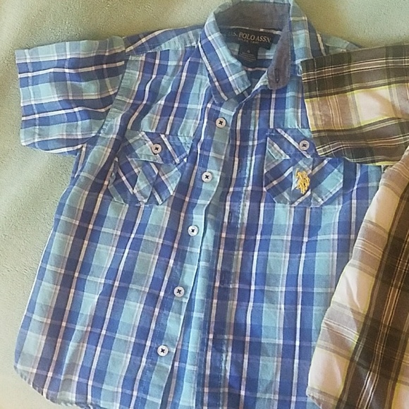 Boy 4 and 4t short sleeve button ups - Picture 2 of 4